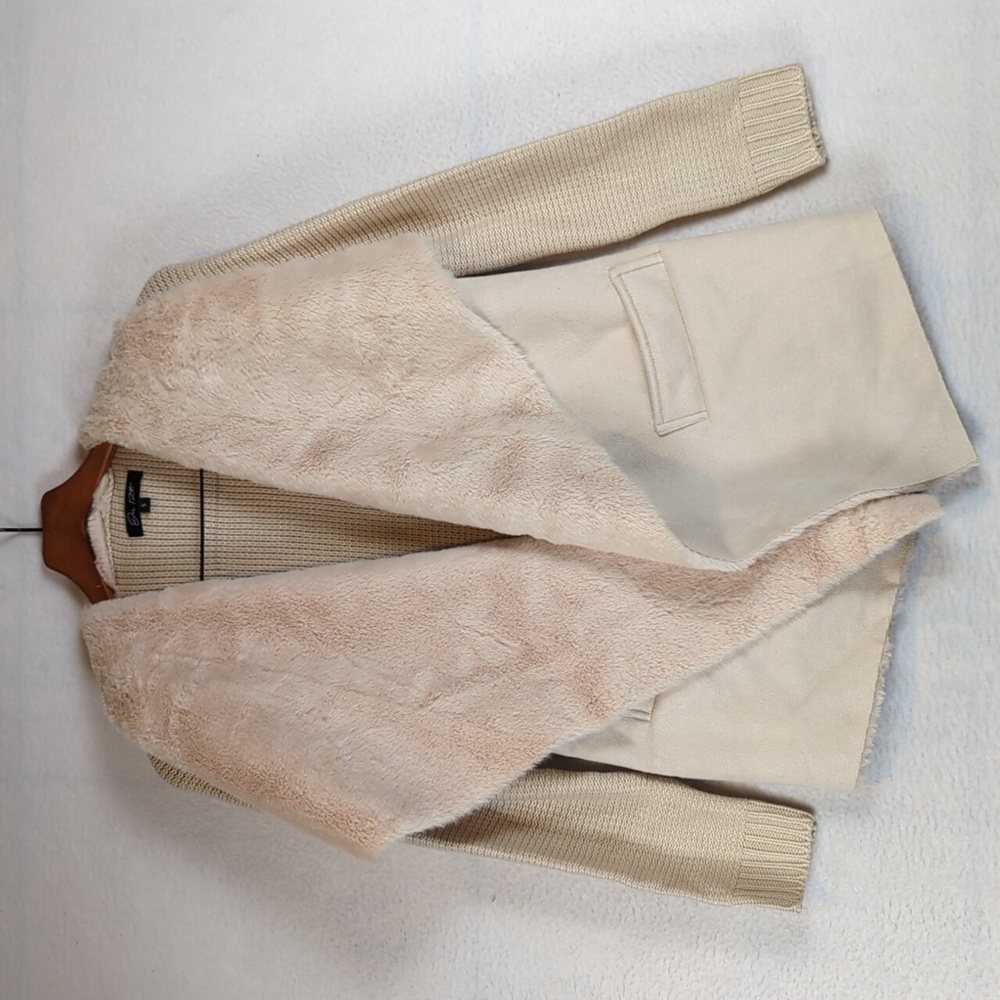 Elegant Cream Sweater with Faux Fur Collar